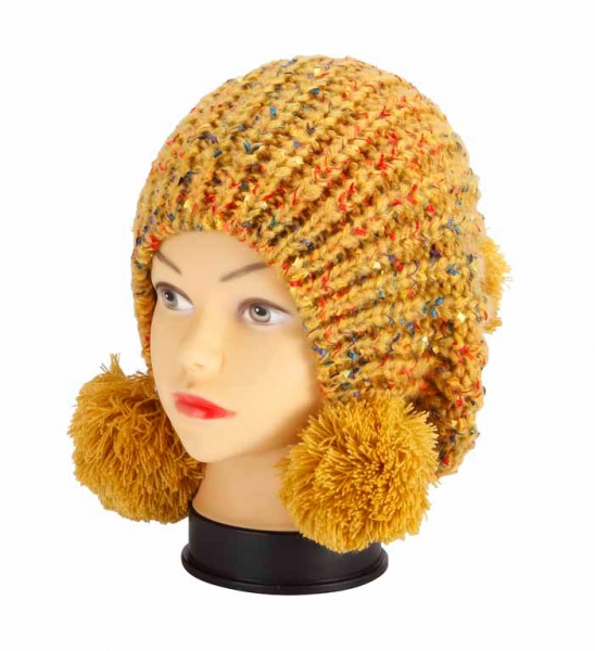 Strickmütze mit Pompon